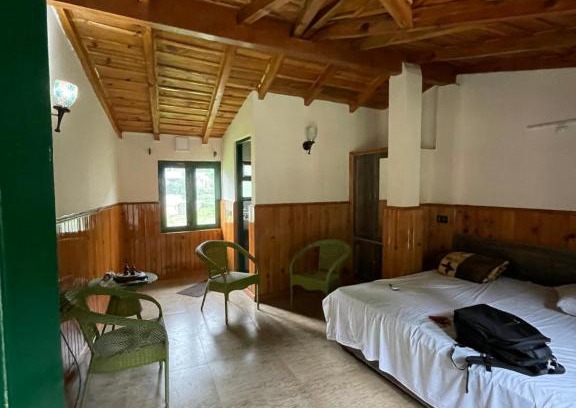 Bhowali Hotel | Darjeeling cafe&stay