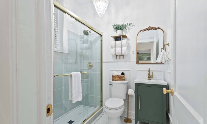 Historic District - North Condo | Darling Downtown Renovated Historic Condo | Walkable