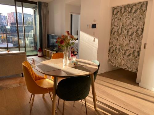 Chinatown Apartment | Darling Harbour 2b apt Car space upon request ICC CBD family friendly with view