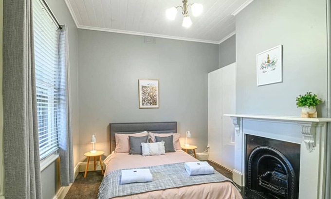 Dubbo House | Darling St - Charming CBD Abode