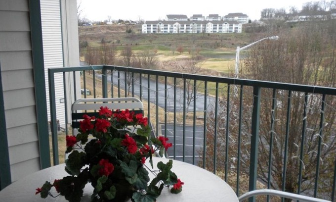 Branson Apartment | Darnell's Branson Condo - Thousand Hills at Greens $95 - $110