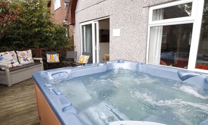 St. Ann's Chapel Cottage | DARTMOOR VALLEY LODGE, pet friendly, with pool in Gunnislake