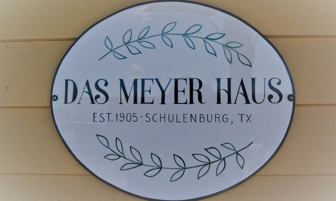 Schulenburg House | Das Meyer Haus - Luxe Victorian Gem