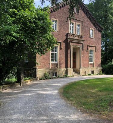 Bergkamen Villa | Das Ministerhaus - historisches Anwesen für Gruppen und Seminare
