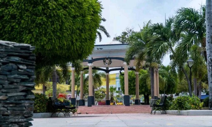 Barahona Apartment | Dashari room C2-1 Close to the boardwalk and 10 minutes from the beaches.