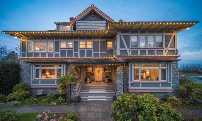 Fairfield Bed & Breakfast | Dashwood Manor Seaside Bed & Breakfast
