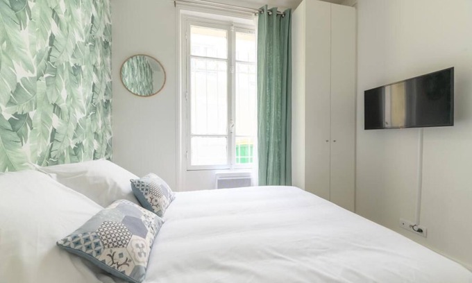 Auteuil Apartment | Daumier, 2 Bdrs, 6-8 people, Flat near La Seine, Great Location