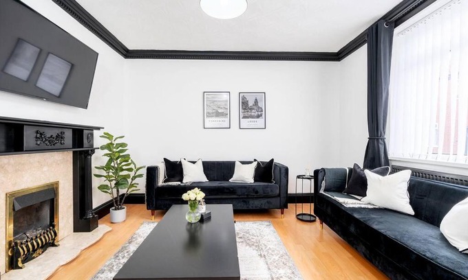 Chapeltown Apartment | Dawlish House - Newly Refurbished Gem