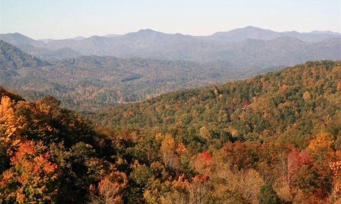 Bryson City Cabin | Dawson's Creek Cabin.Cozy cabin with Spectacular Smoky Mountain Views!