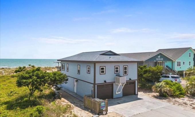 Long Beach House | Dawson's Sandbox - 2501 W Beach Drive- Coastal Vacation Resorts