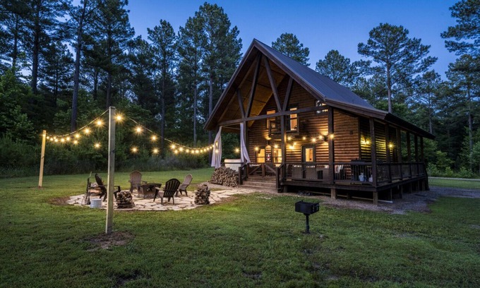 Broken Bow Cabin | Daydream Chalet · Hideaway: Nature Views, Kids Playroom & Cozy Balcony