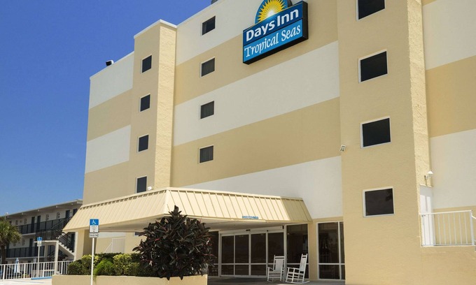 Van Valzah Hotel | Days Inn by Wyndham Daytona Oceanfront