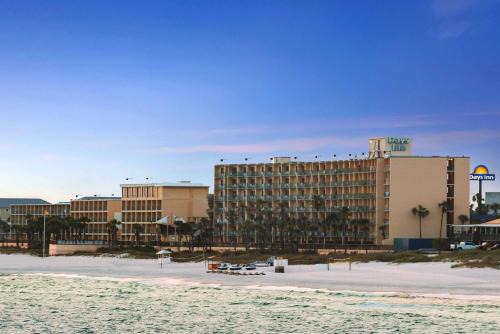 Panama City Beach Hotel | Days Inn by Wyndham Panama City Beach Beachfront Resort