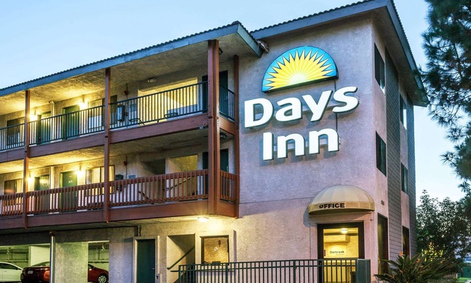 Anaheim Resort Hotel | Days Inn by Wyndham Anaheim West