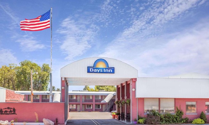 Burns Hotel | Days Inn by Wyndham Burns