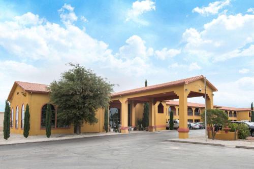 Carlsbad Hotel | Days Inn by Wyndham Carlsbad