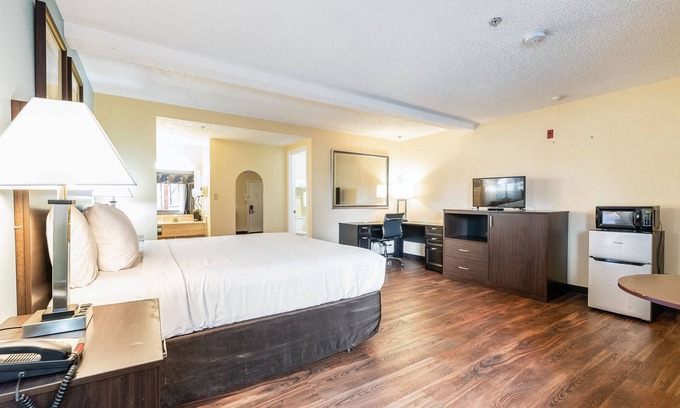 Federal Way Hotel | Days Inn by Wyndham Federal Way