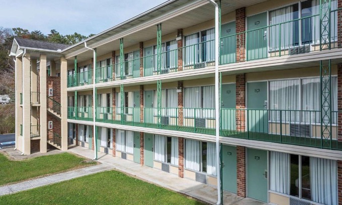 Jellico Hotel | Days Inn by Wyndham Jellico - Tennessee State Line