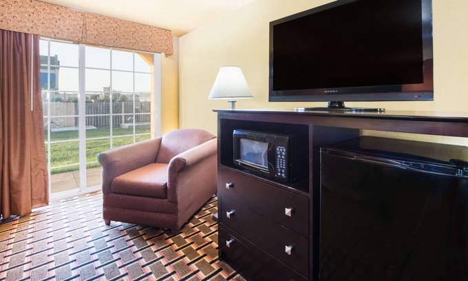 Joplin Hotel | Days Inn by Wyndham Joplin