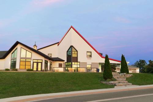 Rideau Heights Hotel | Days Inn by Wyndham Kingston