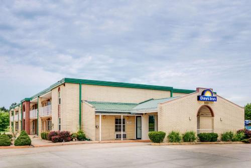 Monett Hotel | Days Inn by Wyndham Monett