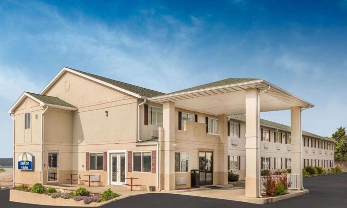Osage Beach Hotel | Days Inn by Wyndham Osage Beach Lake of the Ozarks