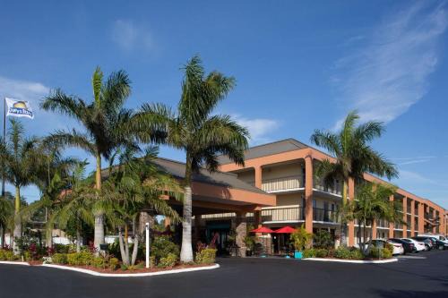 North Trail Hotel | Days Inn by Wyndham Sarasota Bay
