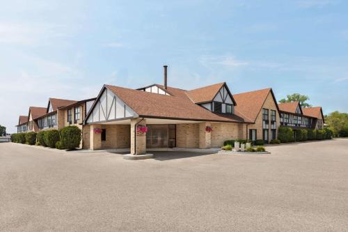 Sarnia Hotel | Days Inn by Wyndham Sarnia Harbourfront