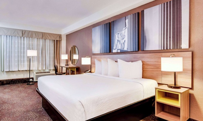 Forest Hills Hotel | Days Inn by Wyndham Washington DC/Connecticut Avenue