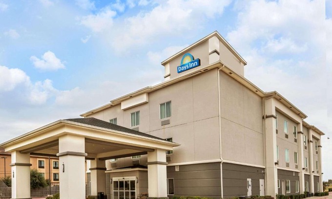 Mineral Wells Hotel | Days Inn & Suites by Wyndham Mineral Wells