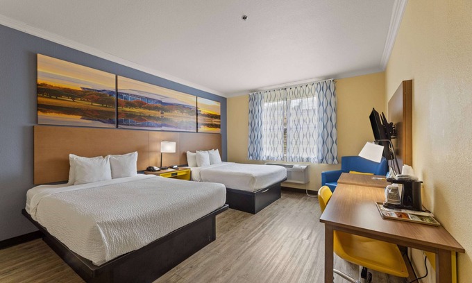 Fort Worth Hotel | Days Inn & Suites by Wyndham Euless DFW Airport South