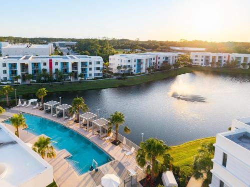 Daytona Beach Apartment | Daytona 3BR Getaway Pool Gym Pet Friendly