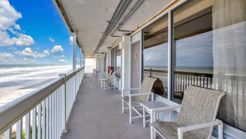 Ortona Park Apartment | Daytona Beach Getaway with Direct Ocean Views