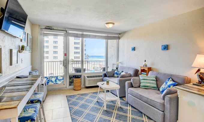 Daytona Beach Shores Apartment | Daytona Beach Studio with Balcony + Ocean View