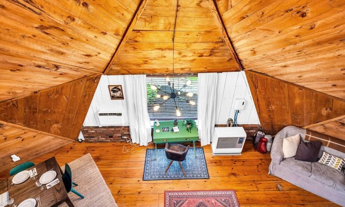 Milton House | Dazling Domes! Hot tub! Game Room! Bar! MTN Views!