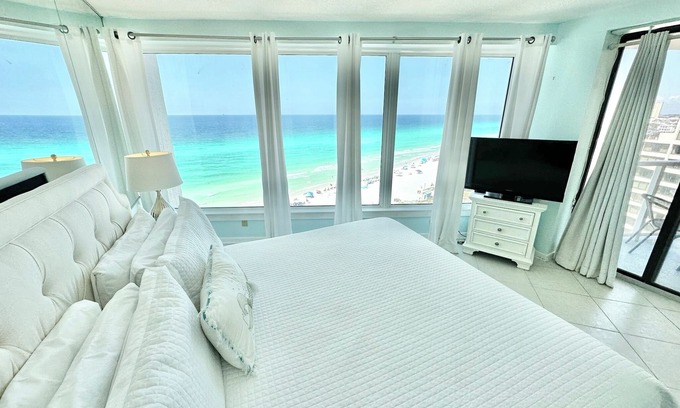 Sandestin Condo | Dazzling Beach View! 6-Seater Golf Cart included! 4321 BS2