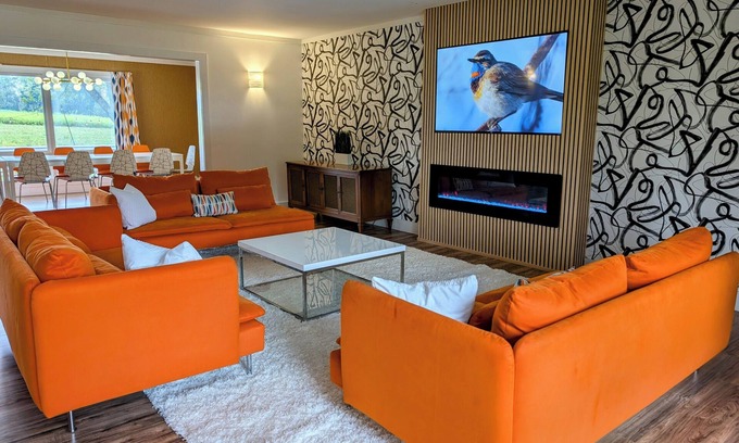 Swan Lake House | Dazzling Design, Hot Tub, Huge Rooms, Privacy, 20 acres