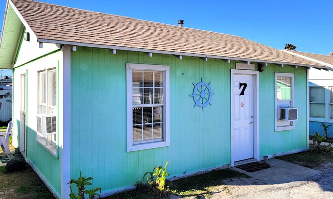 Port Aransas Cottage | DB 7 Sail Away-1 BR/1 Bath Cottage, Kitchenette, Near Beach, Fenced Dog Yard!