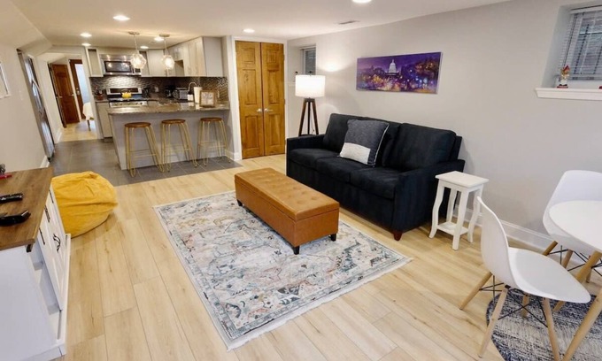 Near Northeast Apartment | DC Beckons Darling Apt Sleeps 4