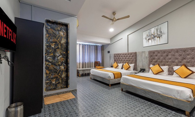 Juhu House | De Classico Hotel - Lokhandwala