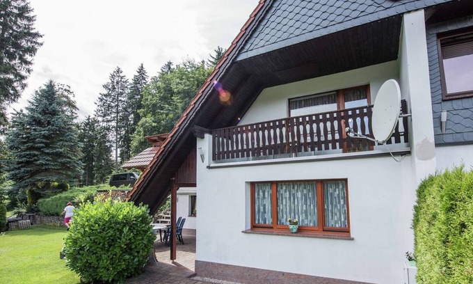 Friedrichroda House | Charming Apartment in Finsterbergen Thuringia with Garden