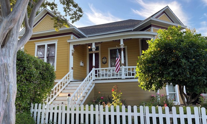 Napa House | 'De Mar House'- Historic Victorian Residence "Stroll Downtown Napa!"