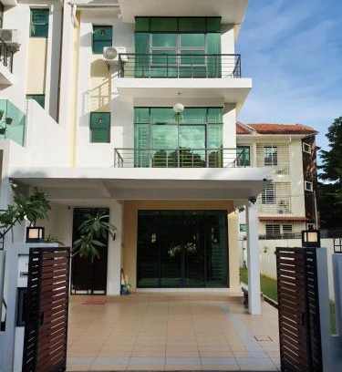 Bayan Lepas House | De Nest Holiday home