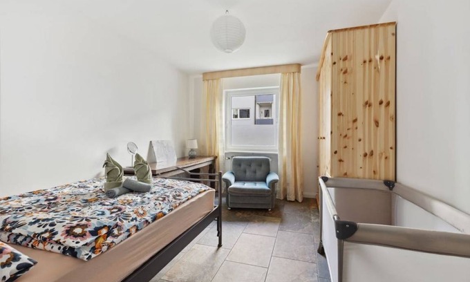 Thalkirchen - Obersendling - Forstenried - Furstenried - Solln Resort | 68 m² Private room ∙ 1 bedroom ∙ 2 guests