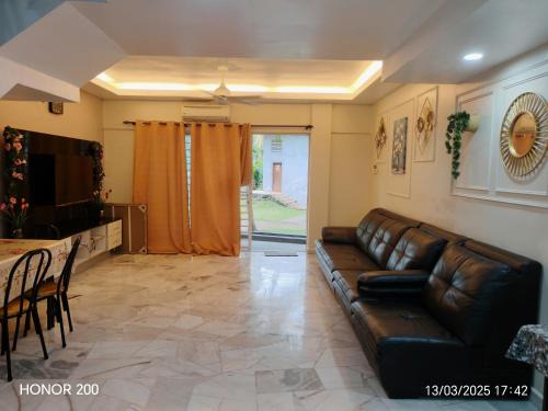 Baharu Villa | De Viktz Villa