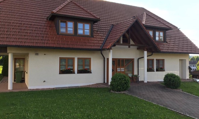 Villingen-Schwenningen Apartment | Apartment 'Ferienwohnung Schütz' with Balcony and Wi-Fi