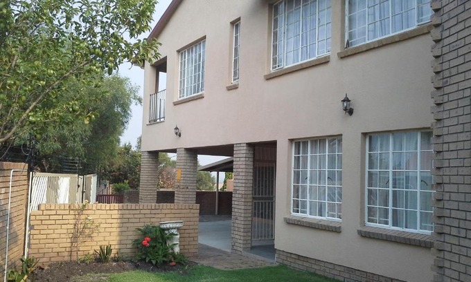 Secunda House | De Zevende Hemel Guesthouse