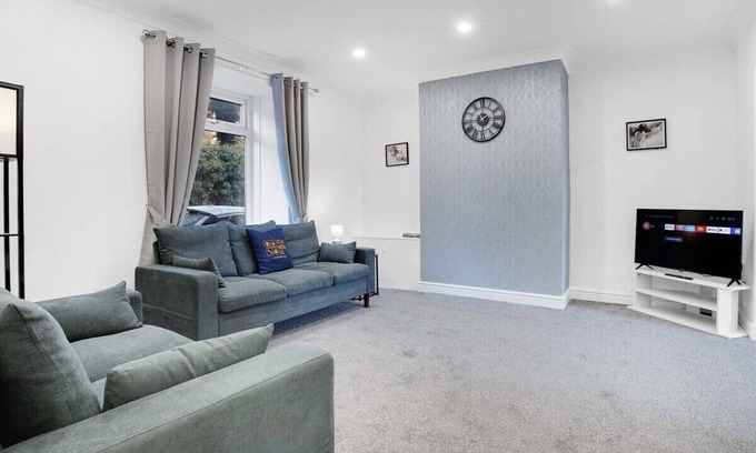 Hexham House | Dean St Retreat: Cosy Urban Escape, Sleeps 5!