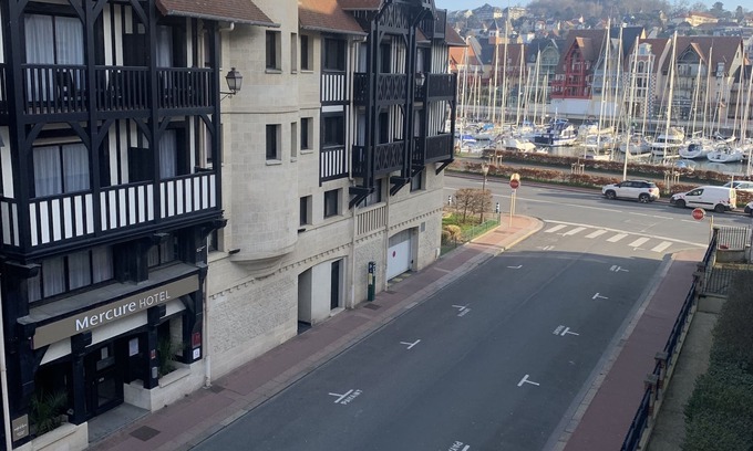 Deauville City Centre Apartment | DEAUVILLE, port view, new apartment, 2 bedrooms, free wifi