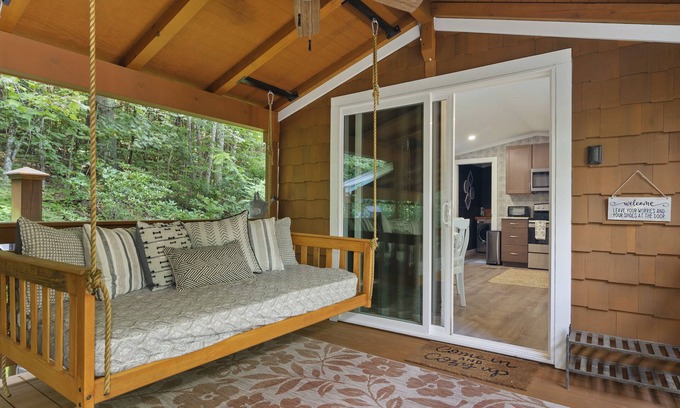 Flat Rock Cottage | DEC-FEB MONTHLY 50% OFF The Gala Getaway @ Backyard π Cottages